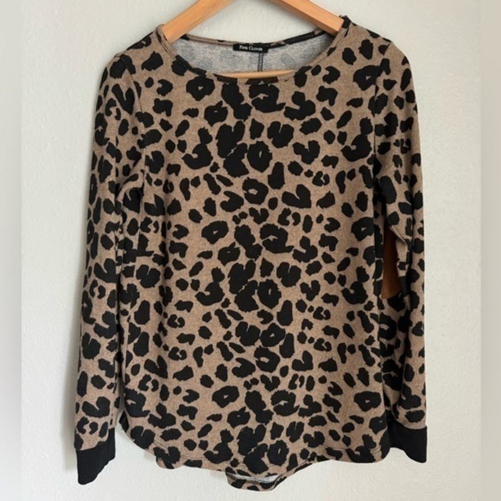 Pink Clover Leopard Print Long Sleeve Top – Tan and Black